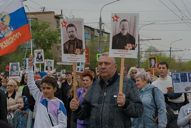 В «Бессмертном полку» прошли десятки тысяч оренбуржцев